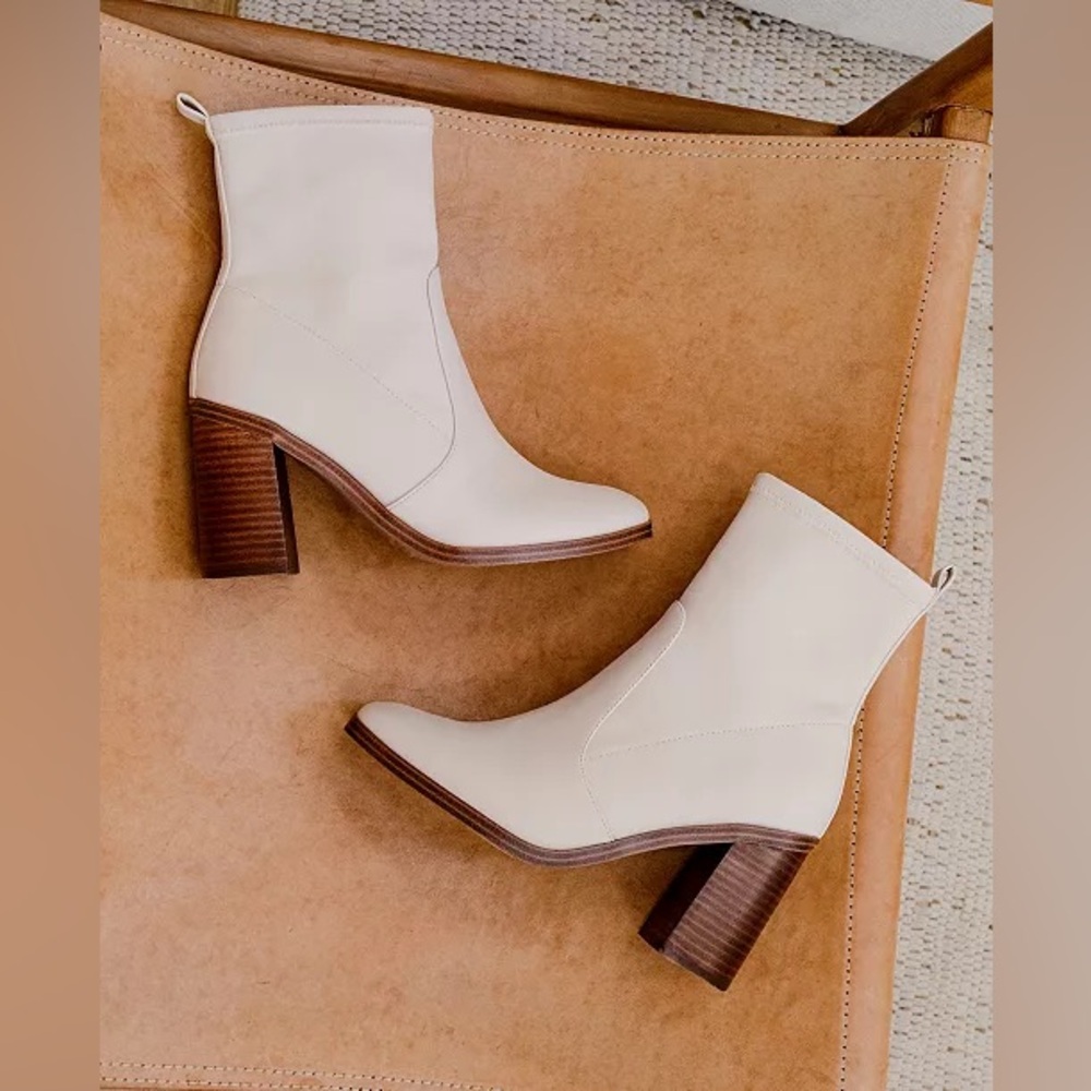 Dolce Vita Ivory Leather Ankle Boots - Size 9 - Like